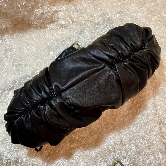 Vintage Like New BcbgMaxAzria Genuine Leather black shoulder bag pleated medium - Picture 6 of 13